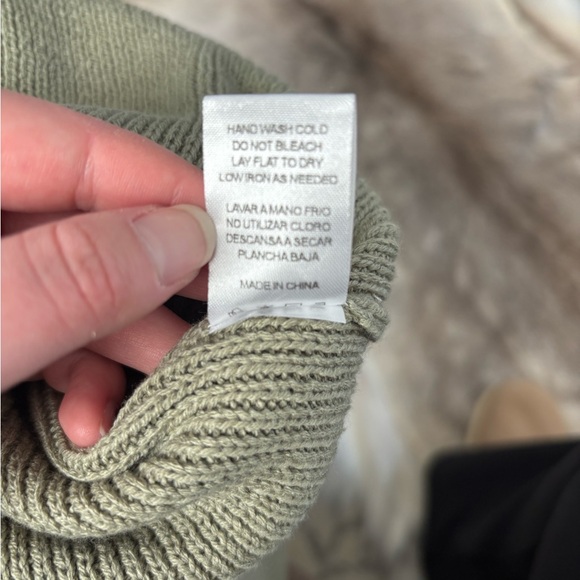 NWT Green Women's Sweater - Picture 5 of 5